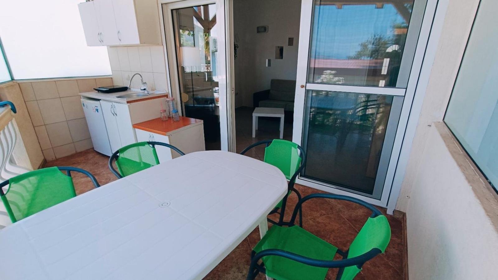 Beach Apartment With Beach Chairs N.1 Утьеха Номер фото